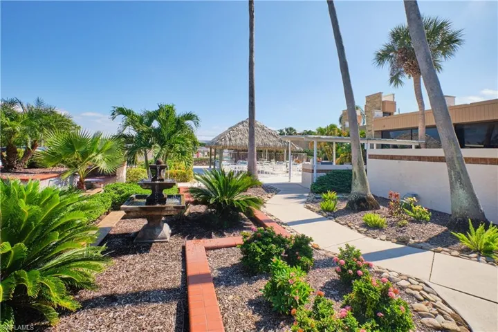 This community is very well maintained and has lush landscaping everywhere.