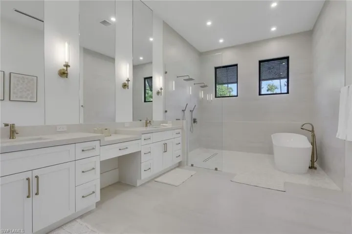 5174 Sycamore Dr, Naples, Florida 34119