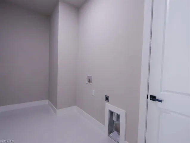 Laundry area with washer hookup and electric dryer hookup