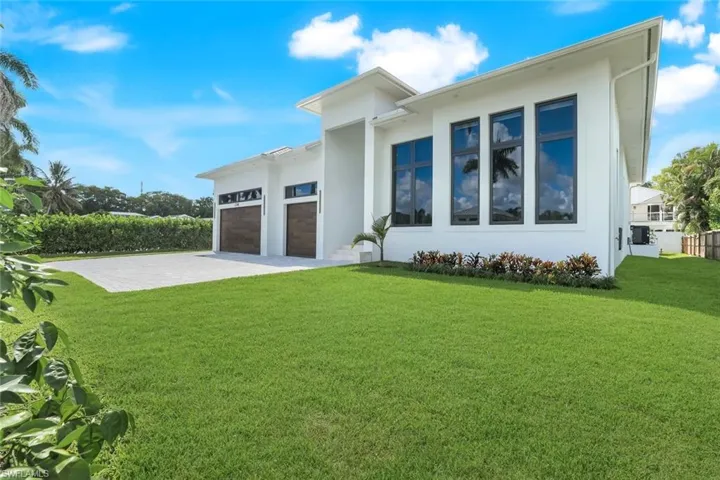 1248 13th Ave N, Naples, Florida 34102