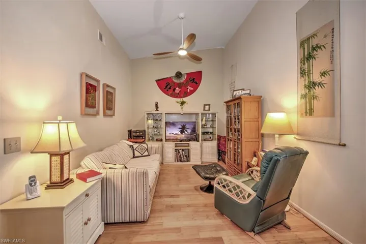 Den - Flex Space