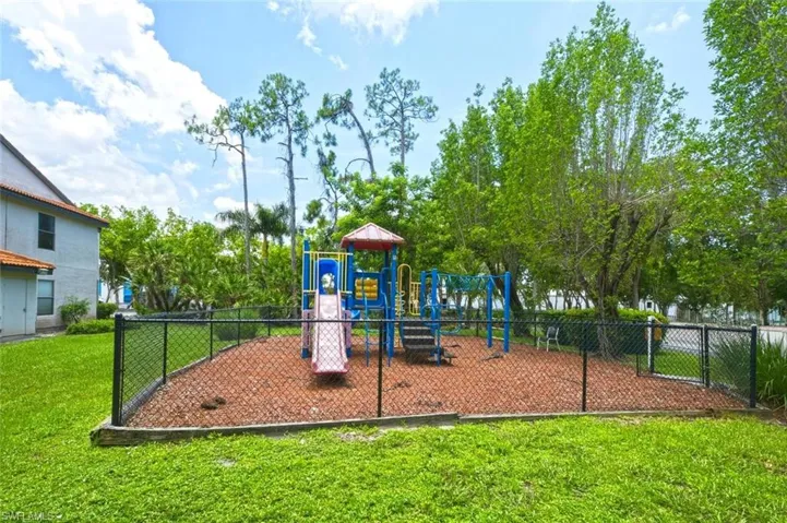 2106 Arbour Walk Cir 2911, Naples, Florida 34109