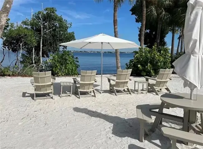 Beach access at Eagle Perch Island