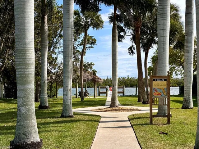 Private Association Bay Front Park and Tiki