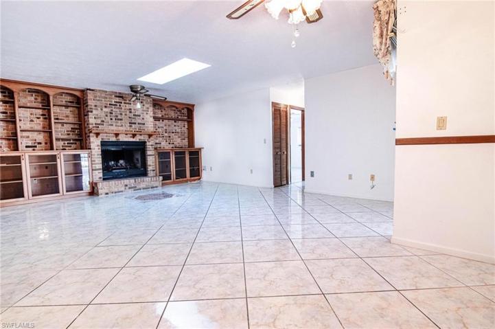 Gorgeous custom fireplace/bookshelves in huge family room