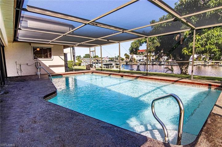 Beautiful full size pool!