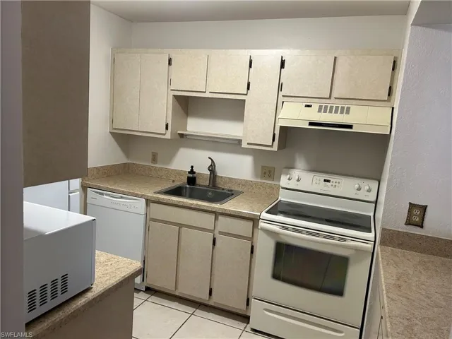 6494 Royal Woods Dr # 2, Fort Myers, Florida 33908