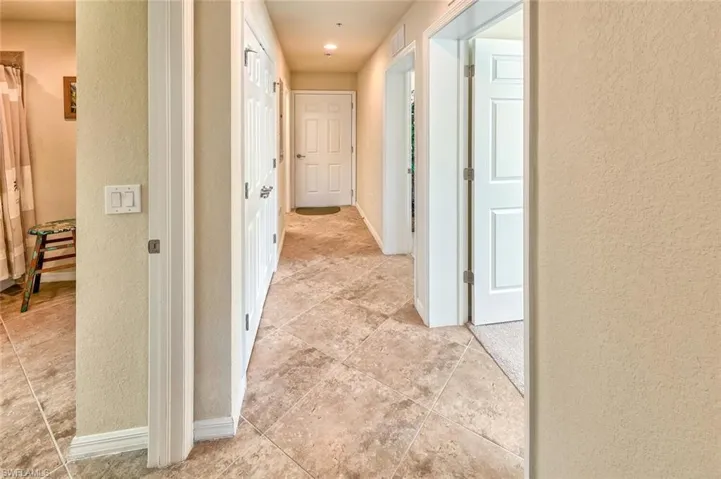 9512 Napoli Ln 101, Naples, Florida 34113