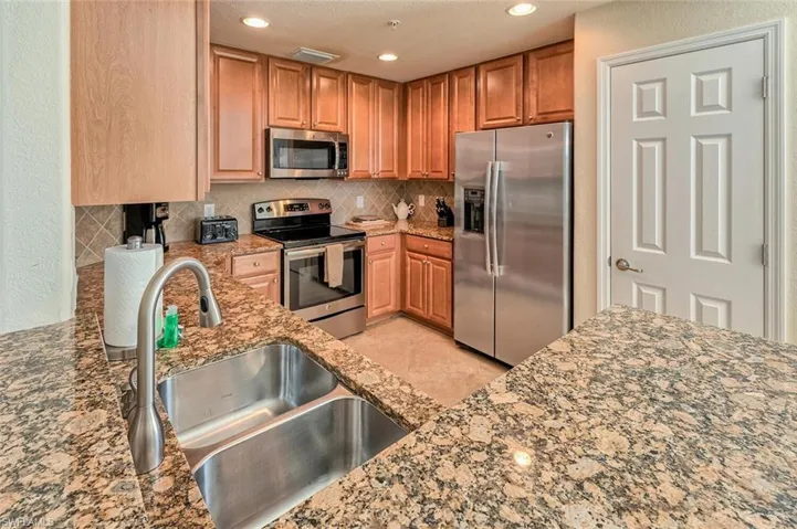 9512 Napoli Ln 101, Naples, Florida 34113