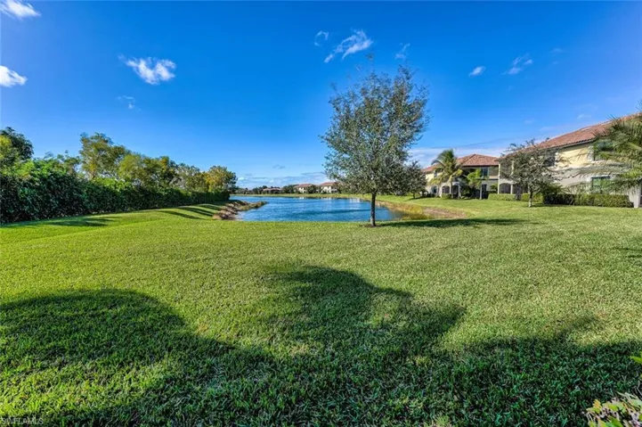 9512 Napoli Ln 101, Naples, Florida 34113