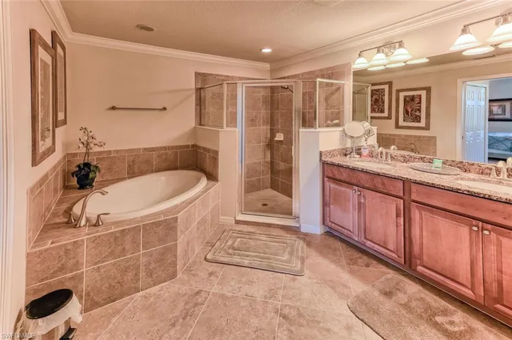 9512 Napoli Ln 101, Naples, Florida 34113