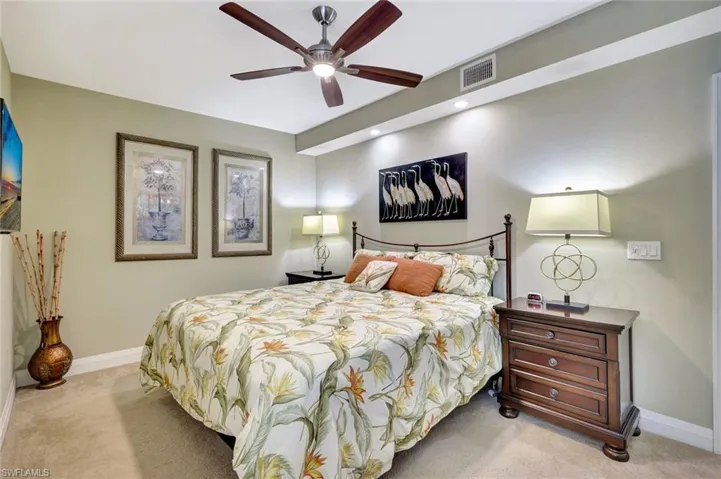 Private guest bedroom with ensuite bath