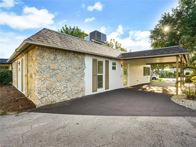 16  Kings  RD, Naples, FL 34112
