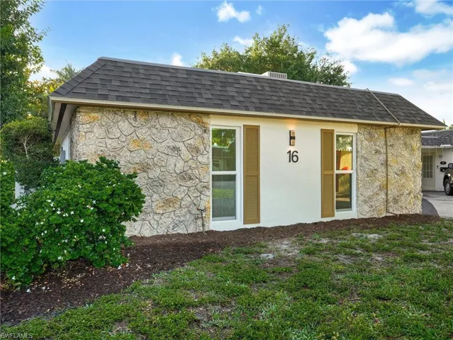16  Kings  RD, Naples, FL 34112