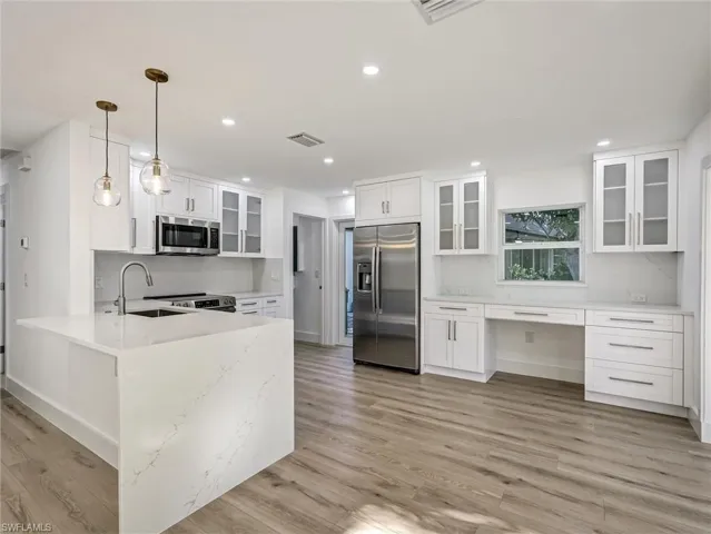 16  Kings  RD, Naples, FL 34112