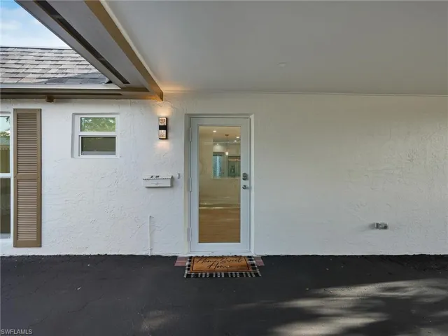 16  Kings  RD, Naples, FL 34112