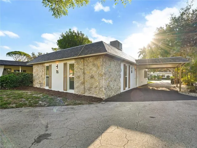 16  Kings  RD, Naples, FL 34112