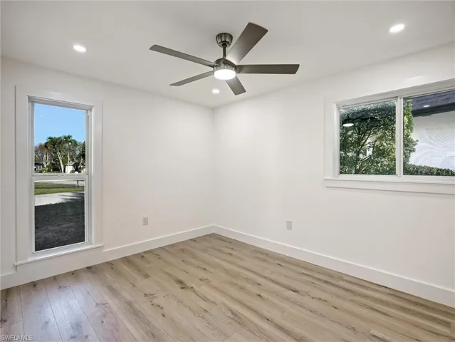 16  Kings  RD, Naples, FL 34112