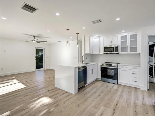 16  Kings  RD, Naples, FL 34112
