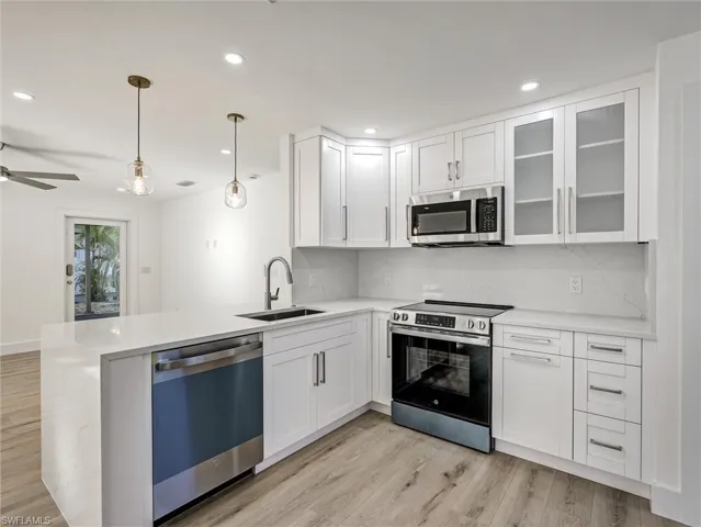 16  Kings  RD, Naples, FL 34112