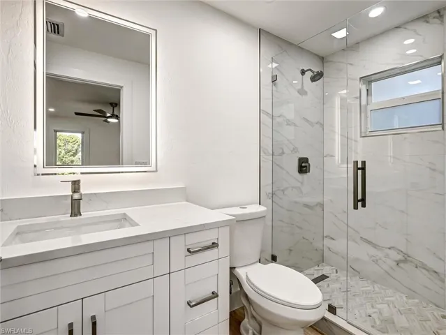 16  Kings  RD, Naples, FL 34112
