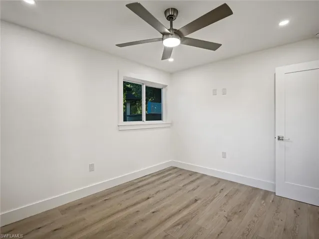 16  Kings  RD, Naples, FL 34112