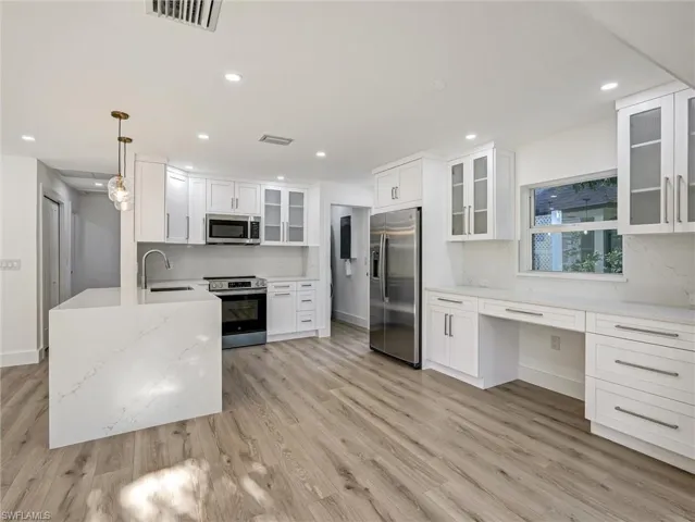 16  Kings  RD, Naples, FL 34112