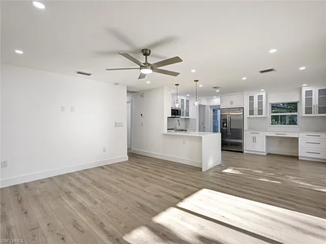 16  Kings  RD, Naples, FL 34112