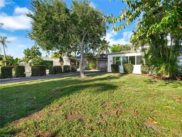 16  Kings  RD, Naples, FL 34112