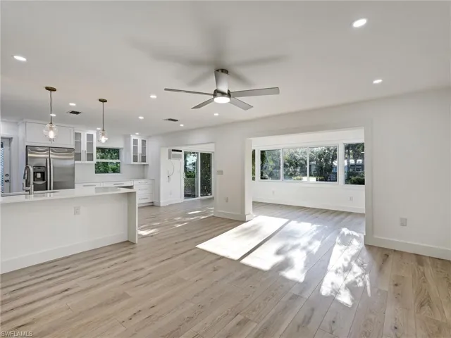 16  Kings  RD, Naples, FL 34112