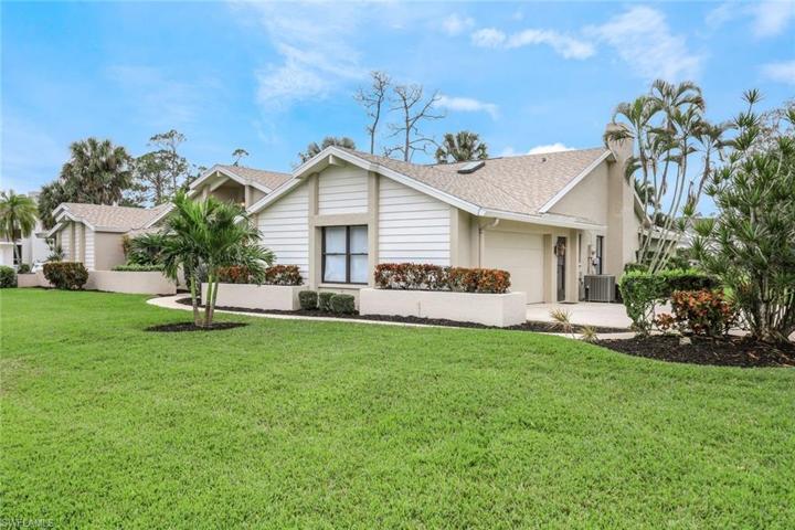 Side Entry Garage, Spacious 2 Car Garage with Work Space & Storage Area