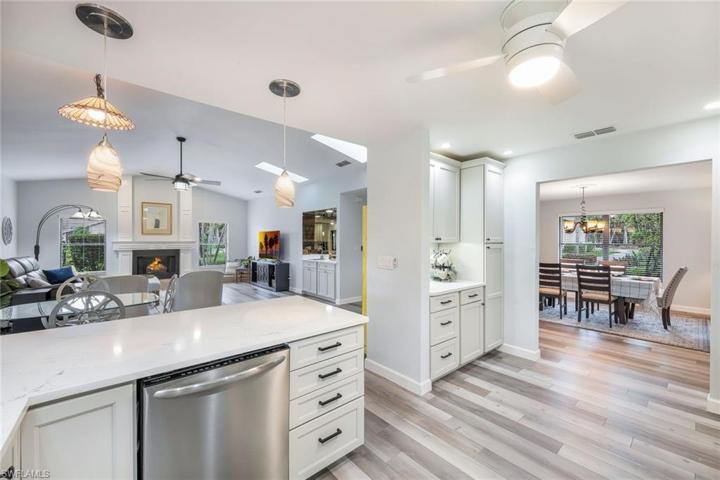 Gorgeous New Quartz Counters, Wonderful Kitchen Floor Plan, Room for Everything!!