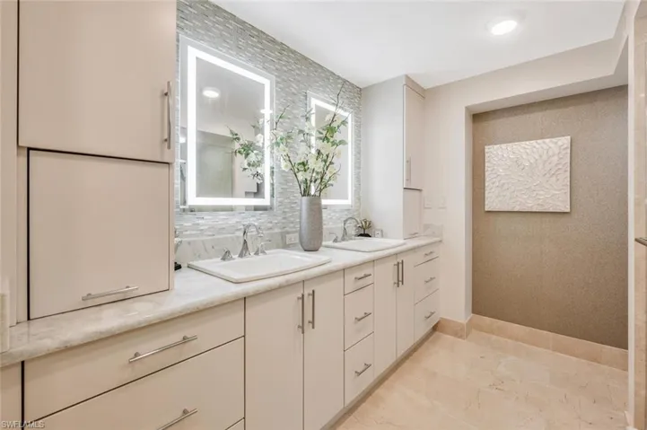 Bathroom with vanity and decorative backsplash