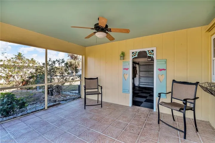 Sunroom with ceiling fan