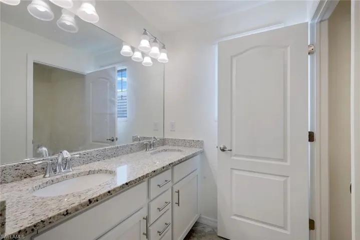 4234 Bluegrass Dr, Fort Myers, Florida 33916