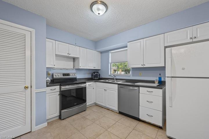 3325  Airport N RD, Naples, FL 34105