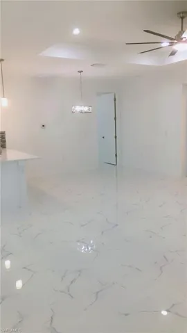 Dining Area/Counter