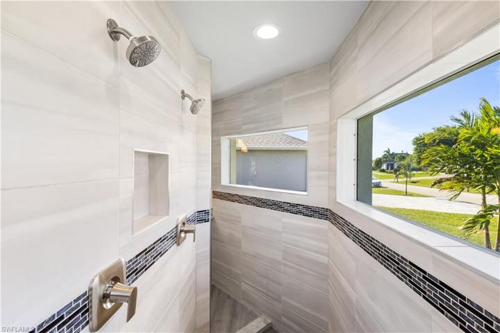 huge shower, 2 showers master