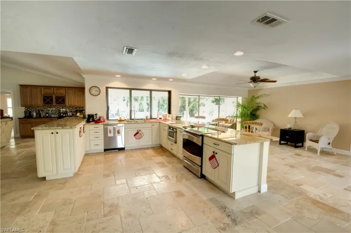 2171 Kings Lake Blvd, Naples, Florida 34112