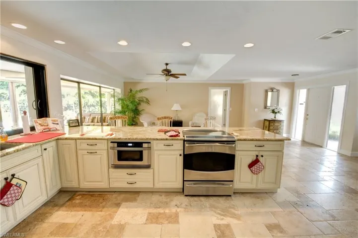 2171 Kings Lake Blvd, Naples, Florida 34112