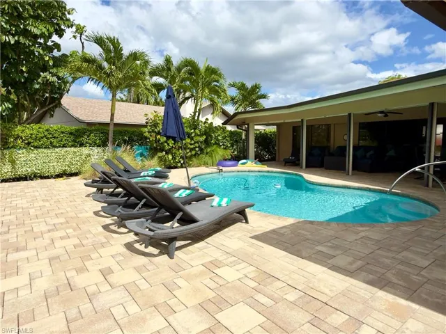 2171 Kings Lake Blvd, Naples, Florida 34112