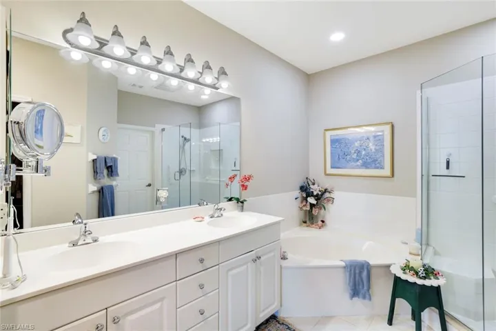 5080  Yacht Harbor  CIR, Naples, FL 34112