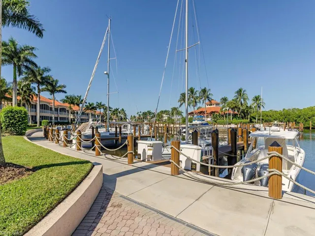Steps to Southpointe Marina
