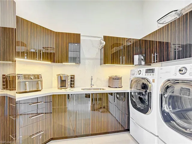Butler's Pantry/Laundry Room off Kitchen