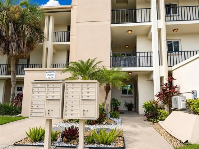 2079 Barkeley Ln 13, Fort Myers, Florida 33907