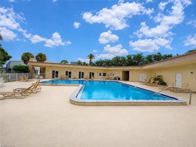 2079 Barkeley Ln 13, Fort Myers, Florida 33907