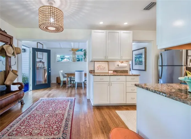 1034  6th N LN, Naples, FL 34102