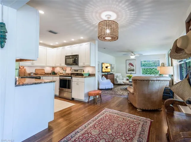 1034  6th N LN, Naples, FL 34102