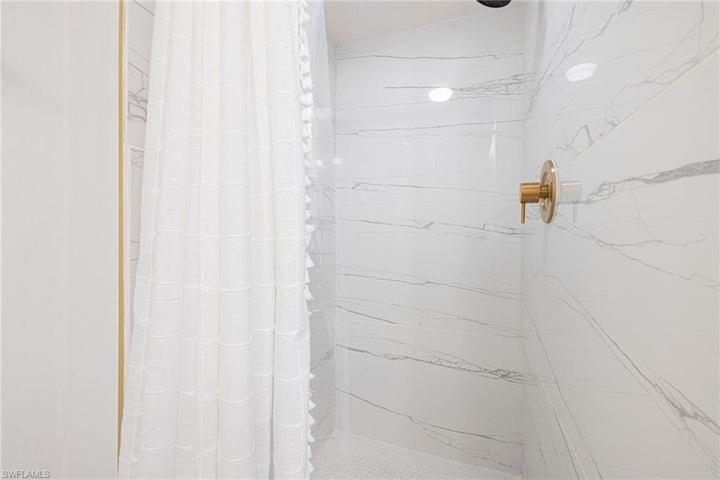 Master Ensuite Shower