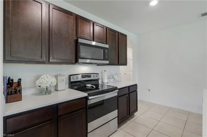 2816 Zaragoza Ct, Cape Coral, Florida 33909